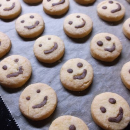 少しだけココア生地も作ってニコちゃんに＾＾サクサクでとっても美味しいクッキーができ子供たちにも大好評でした＾－＾ｖ